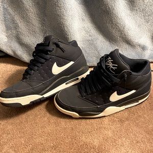 Nike Air Flights - Navy/White Y: 6.5 / W: 8.5